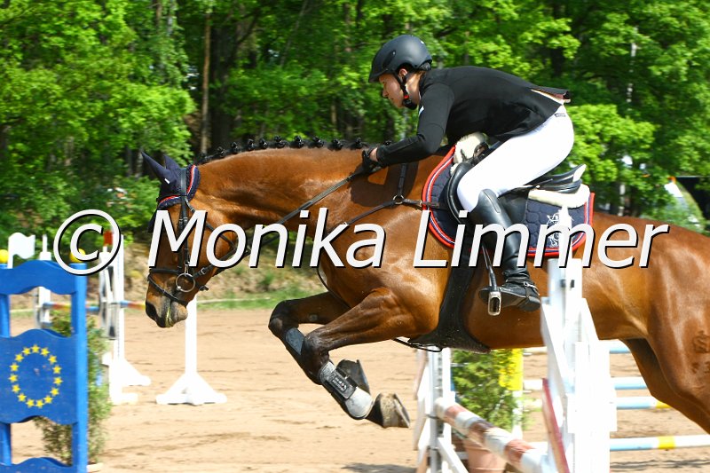 104M6792_Esmee_Stil L.JPG